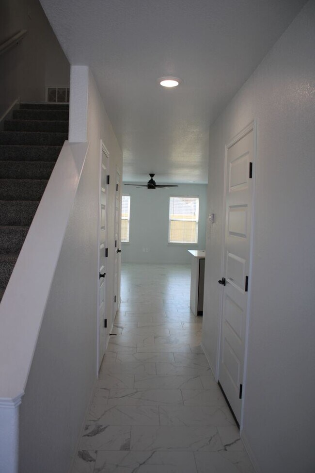 Building Photo - COX-NORTHRIDGE DR-1