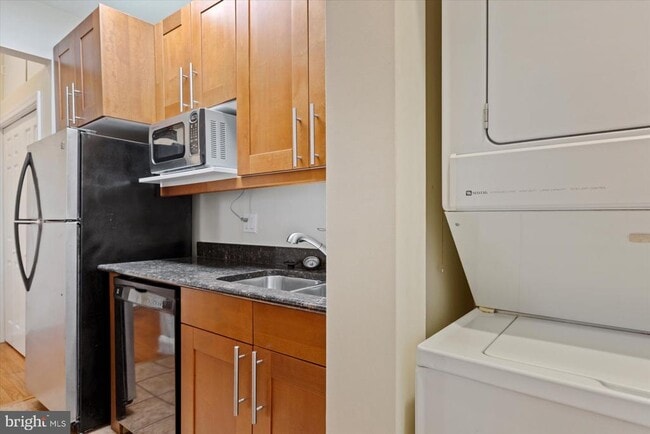 Building Photo - 1450 T St NW