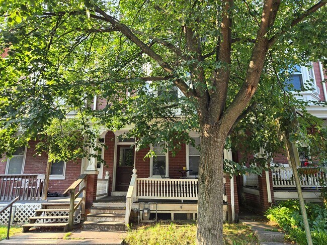Building Photo - Beautiful 5 Bedroom 2.5 bath Single Family Home in Prime Chestnut Hill Location!