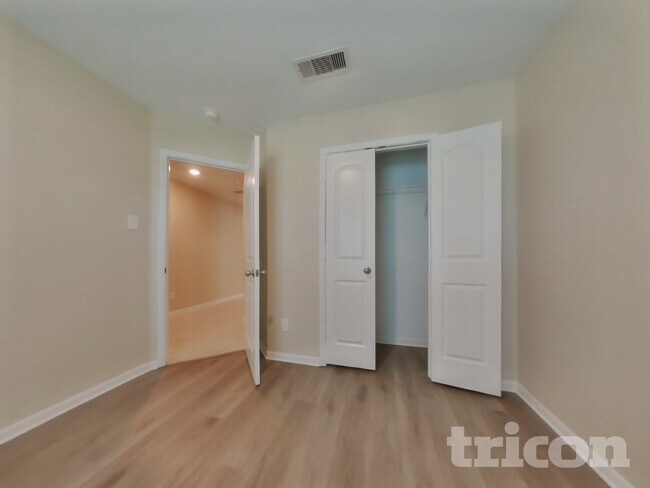 Building Photo - 524 Red Dusk Paint Dr