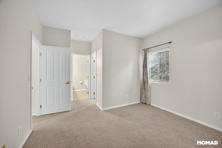 Building Photo - 7408 S Alkire St