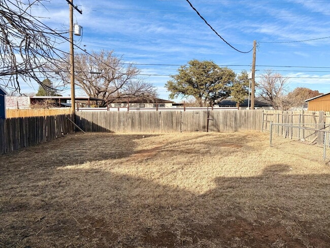 Building Photo - 516 7th St