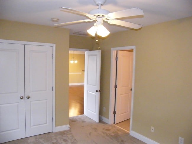 Building Photo - 1020 Granite Grove