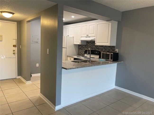 Building Photo - 16465 NE 22nd Ave