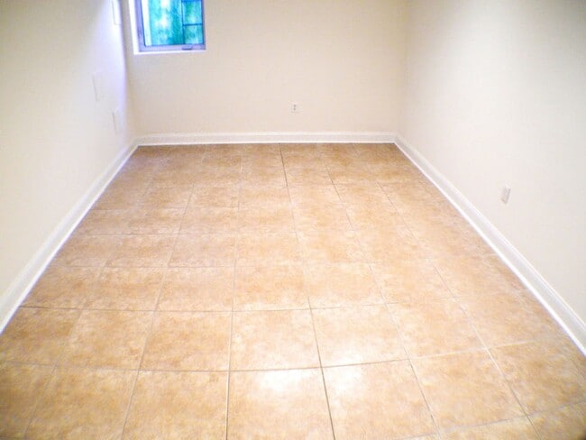 Building Photo - Graduate Hospital Home