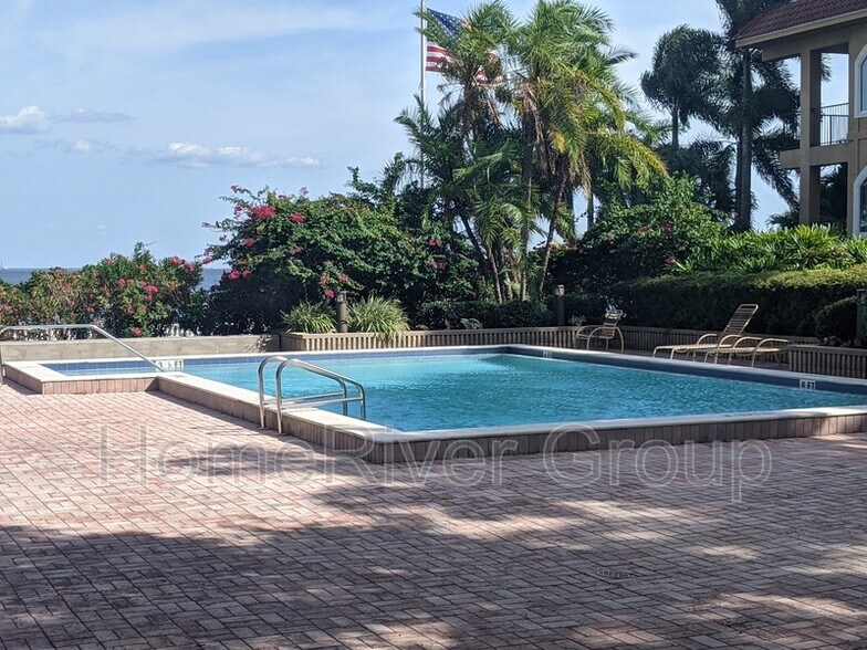 Building Photo - 2413 Bayshore Blvd