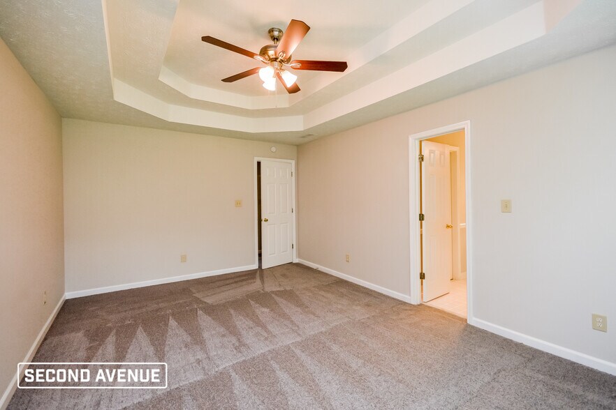 Building Photo - 4830 Thornwood Dr