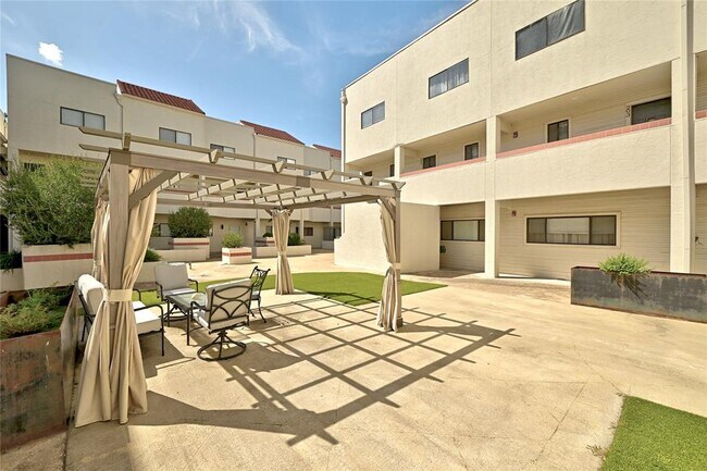Building Photo - 2605 Enfield Rd