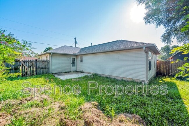 Building Photo - 440 Apple Dr
