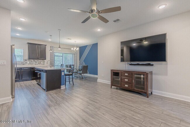 Building Photo - 14056 Sterely Ct S