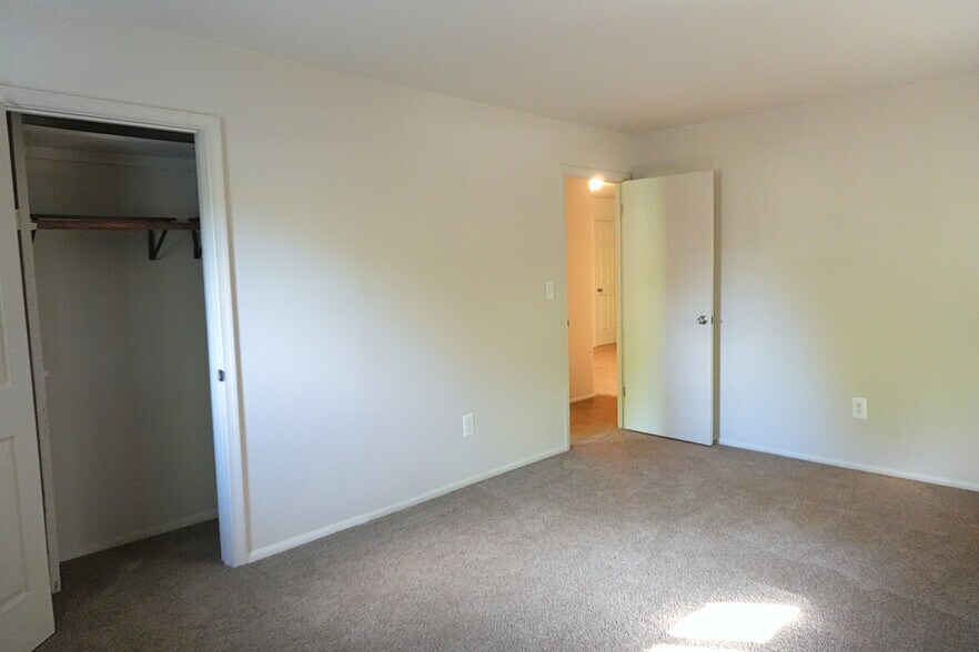 Building Photo - 1661 N Forest Park Ave