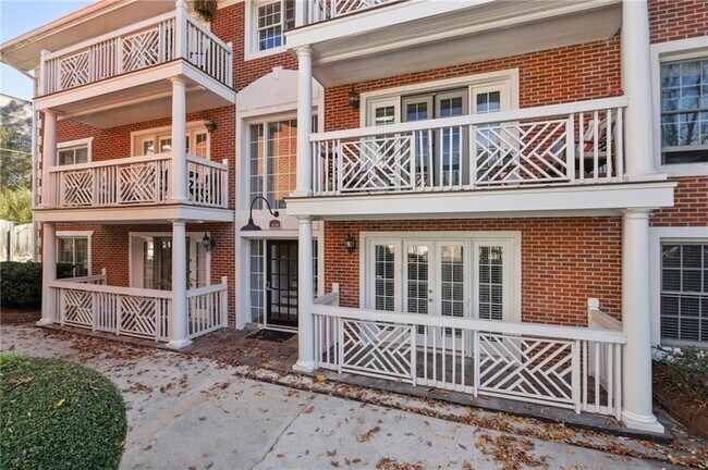 Primary Photo - 885 Briarcliff Rd NE