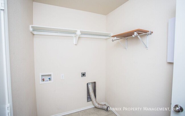 Building Photo - 14211 Vernon Ave