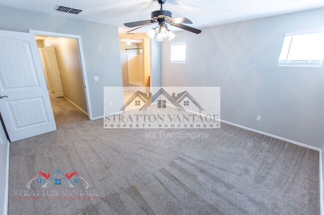 Building Photo - 10013 E Impala Ave