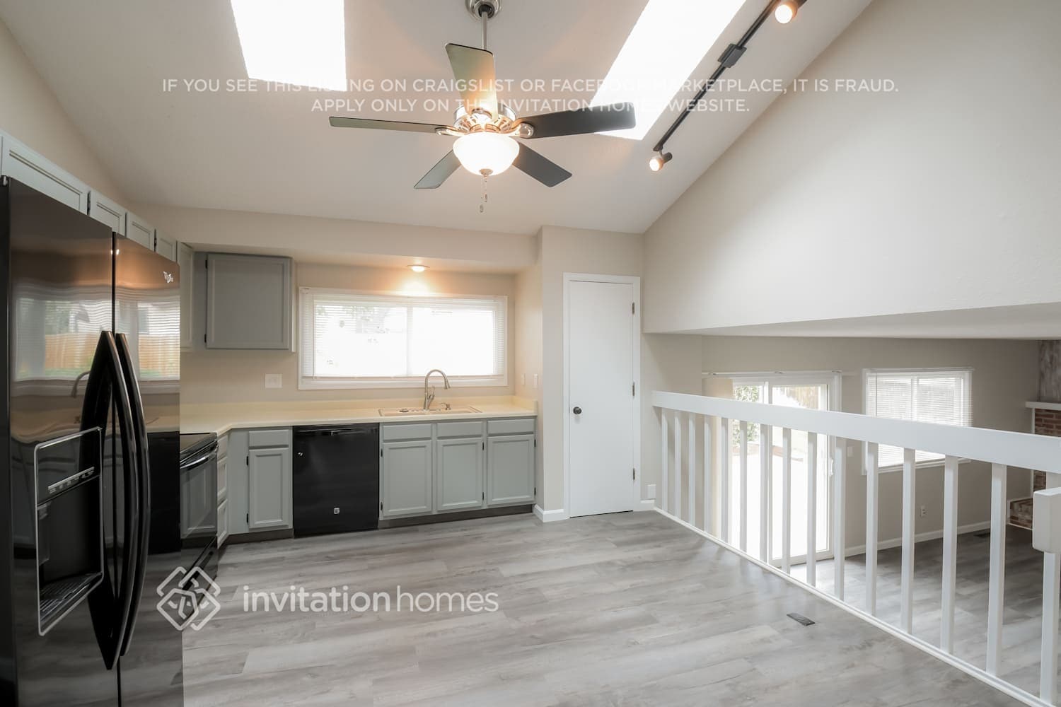 Building Photo - 18233 E Berry Dr