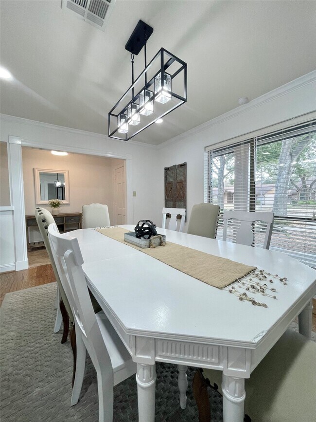 Building Photo - 6210 Queensloch Dr