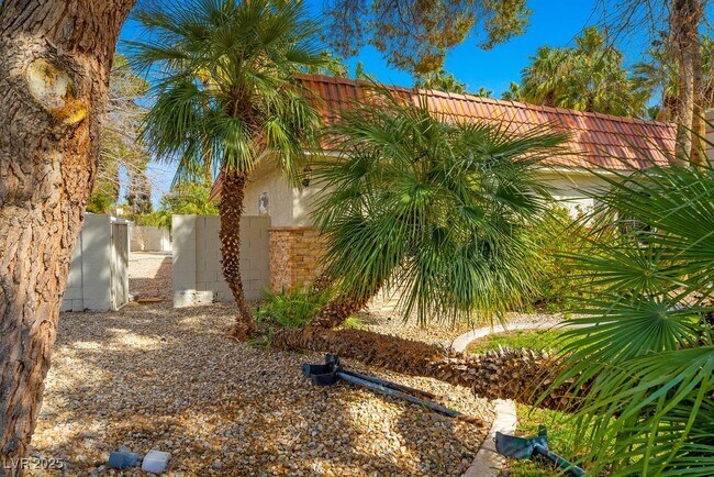 Building Photo - 3784 E Pama Ln