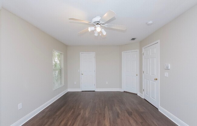 Building Photo - 710 Mission Ln
