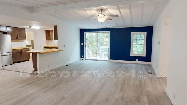 Building Photo - 32 Little Dove Ct