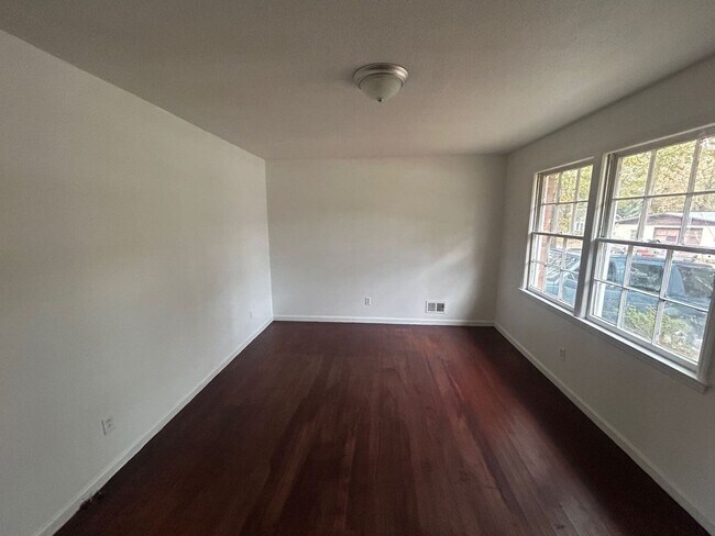 Building Photo - 3 bed, 1 1/2 bath  Forest Acres brick home located off of Satchel Ford Rd