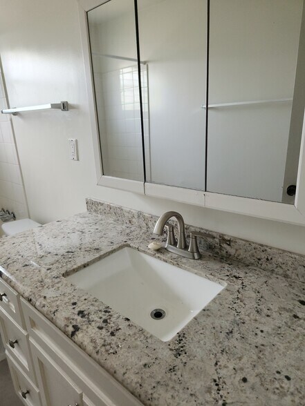 Building Photo - 4888 Pinafore St