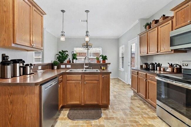 Building Photo - 1639 Wildflower Dr