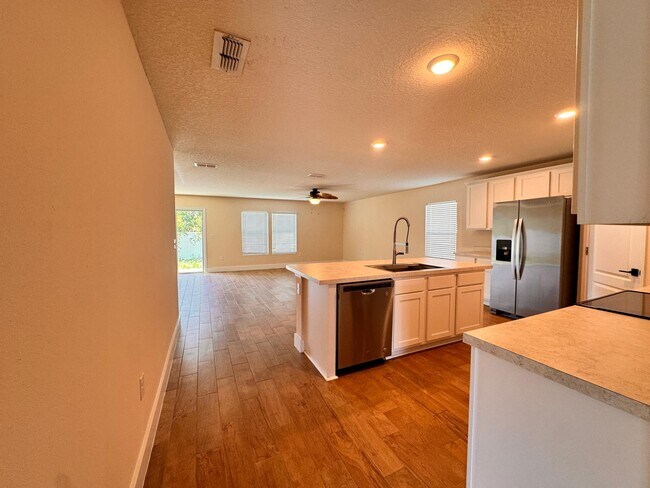 Building Photo - 2488 Beachview Dr
