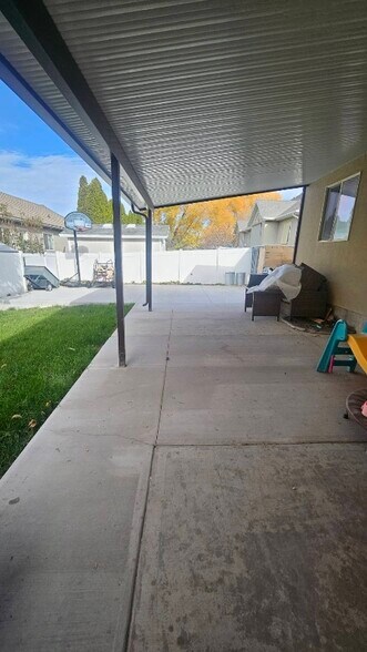 Building Photo - 1676 S 500 W St