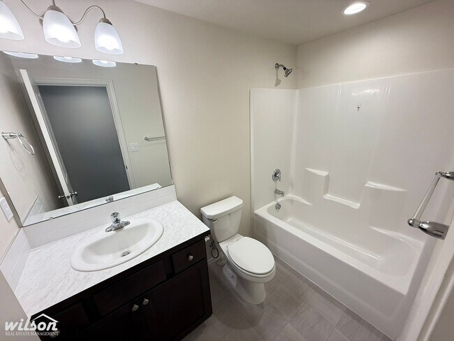 Building Photo - 3BD/2BA - Stunning Modern Home in Desirabl...