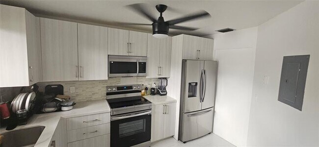 Building Photo - 2262 Discovery Cir W