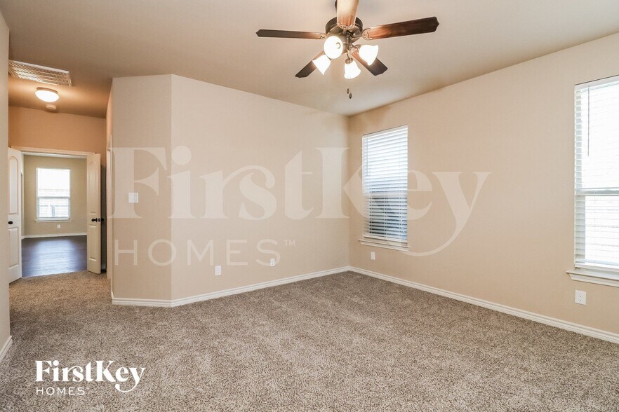 Building Photo - 1005 Destrehan Dr