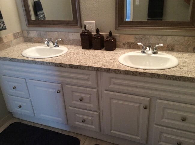 Building Photo - PRE-LEASING FOR AUGUST! 3 Bed/2 Bath Home Near TTU, LCU, and Medical District