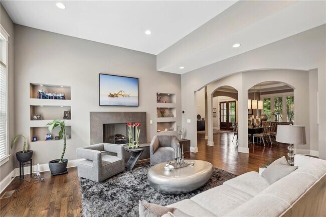 Building Photo - 6285 Aberdeen Dr NE