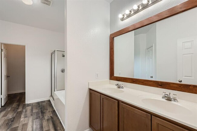 Building Photo - 131 Lavaca Loop