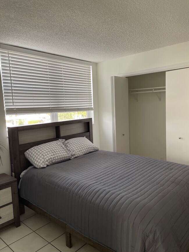 Building Photo - 1731 SE 15th St