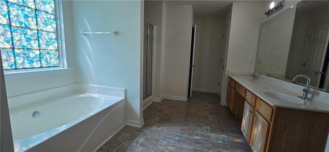 Building Photo - 3811 Roxfield Dr NE