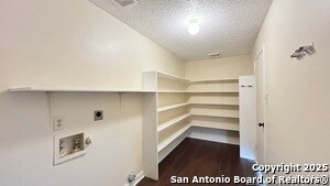 Building Photo - 8018 Chestnut Gate Dr