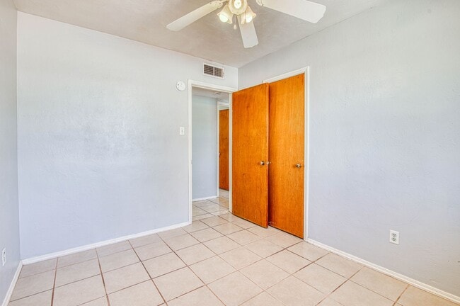 Building Photo - Beautiful 3 bed-1 bath house