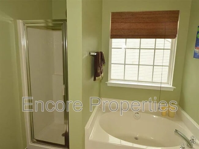 Building Photo - 6225 Saybrooke Dr