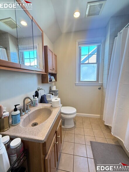 Building Photo - 11 Mapleton St