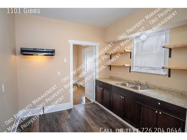 Building Photo - 1101 Gibbs-