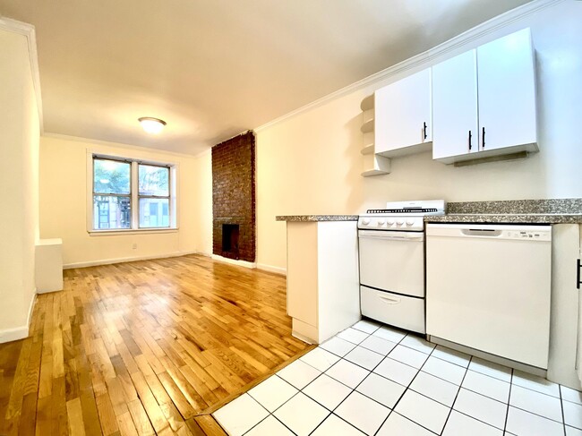 Building Photo - 427 E 83rd St