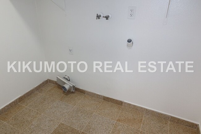Building Photo - 3 Bedroom 2 1/2 bath Pocket home