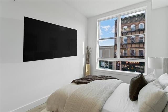 Building Photo - 491 Broadway