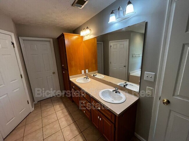 Building Photo - 8012 Rocky Creek Dr