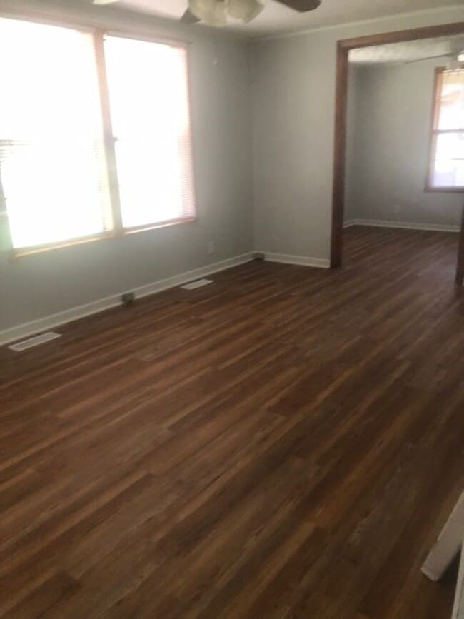 Building Photo - 2 Bedroom 1 Bath House