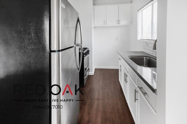 Building Photo - 290 Loma Dr