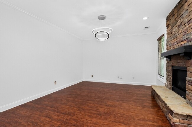 Building Photo - 549 Daventry Ct