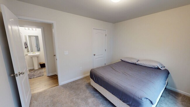 Building Photo - Pet Friendly 2023 Build in Convenient Location!
