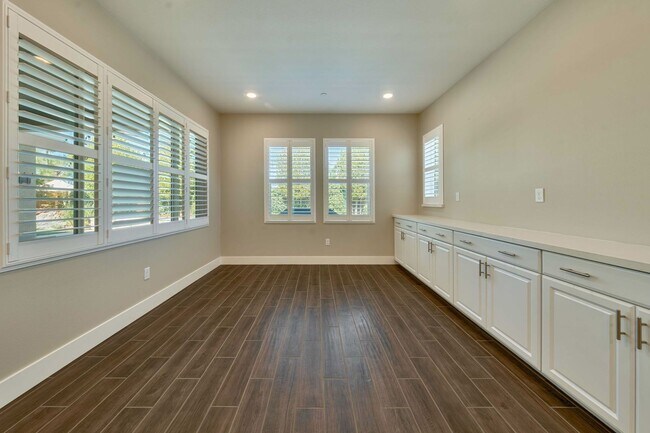 Building Photo - Folsom Ranch Gem – Newer 3BR Single-Story ...